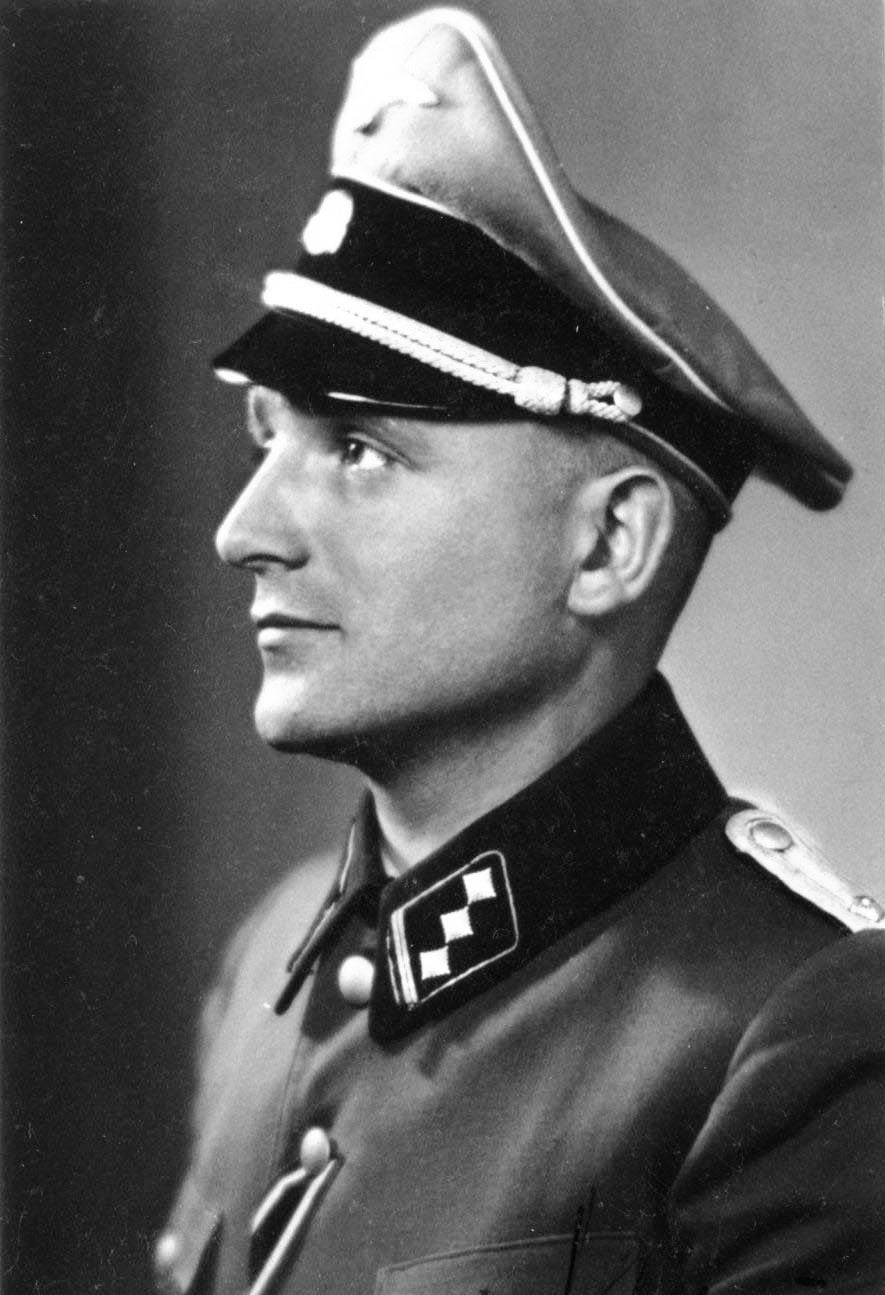 Klaus_Barbie_in_uniform.jpg
